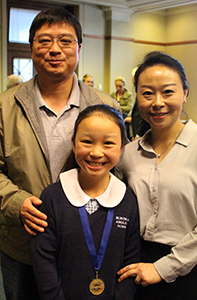 Yi Fei Li and her parents